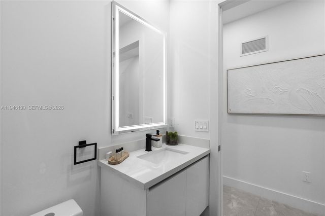 325 SW 16th St B, Fort Lauderdale, FL 33315