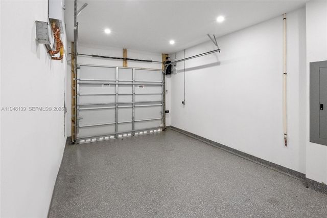 325 SW 16th St B, Fort Lauderdale, FL 33315