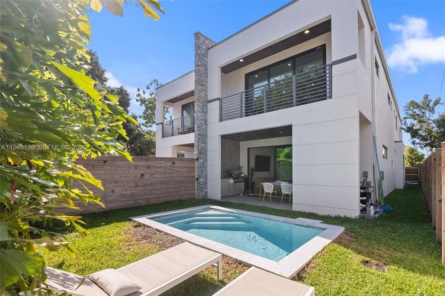 325 SW 16th St B, Fort Lauderdale, FL 33315