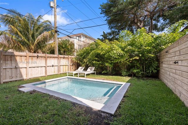 325 SW 16th St B, Fort Lauderdale, FL 33315