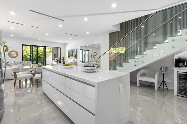 325 SW 16th St B, Fort Lauderdale, FL 33315