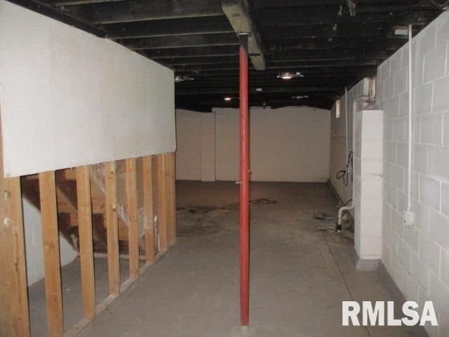 1513 E LONDON Avenue, Peoria, IL 61603