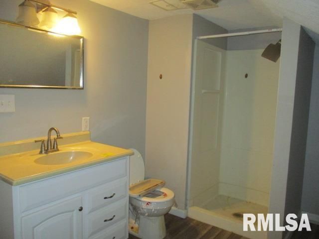 1513 E LONDON Avenue, Peoria, IL 61603