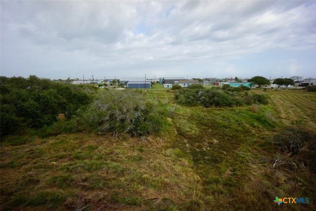 811 W Main Street, Port O'connor, TX 77982