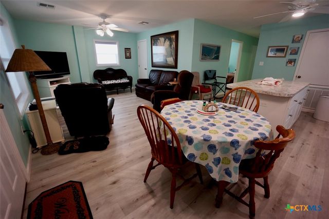 811 W Main Street, Port O'connor, TX 77982