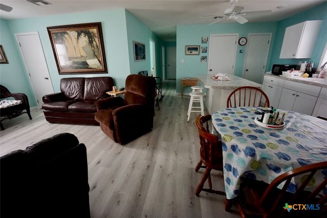 811 W Main Street, Port O'connor, TX 77982