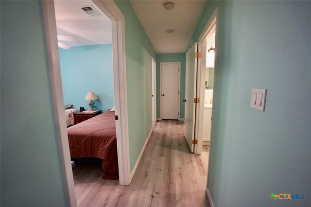 811 W Main Street, Port O'connor, TX 77982