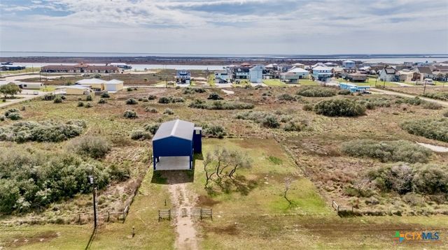 811 W Main Street, Port O'connor, TX 77982