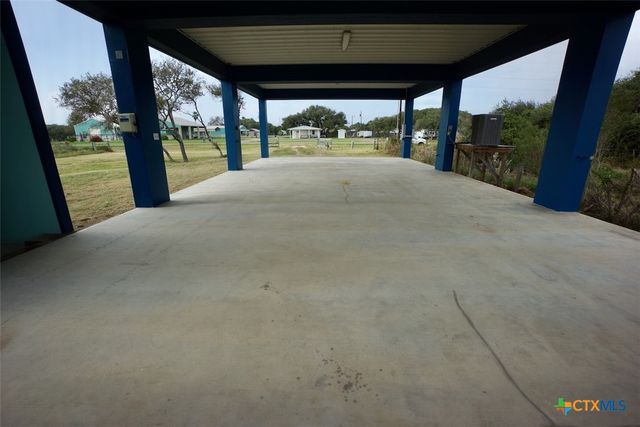 811 W Main Street, Port O'connor, TX 77982