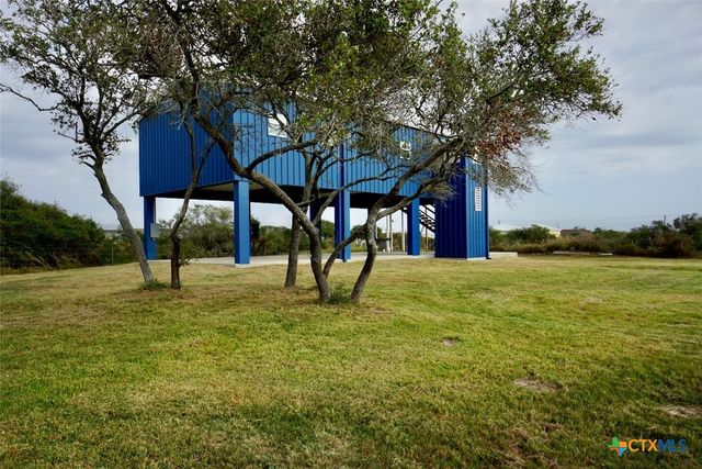 811 W Main Street, Port O'connor, TX 77982