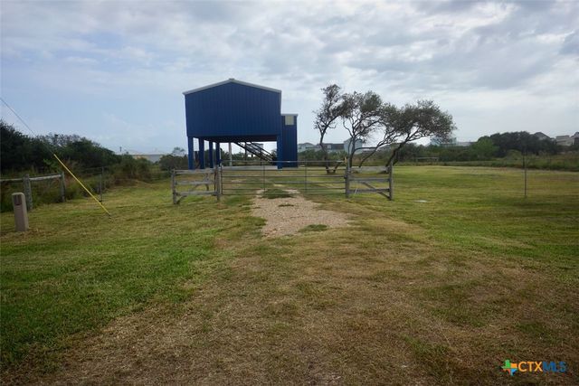 811 W Main Street, Port O'connor, TX 77982