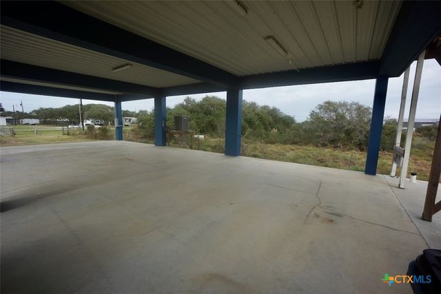 811 W Main Street, Port O'connor, TX 77982