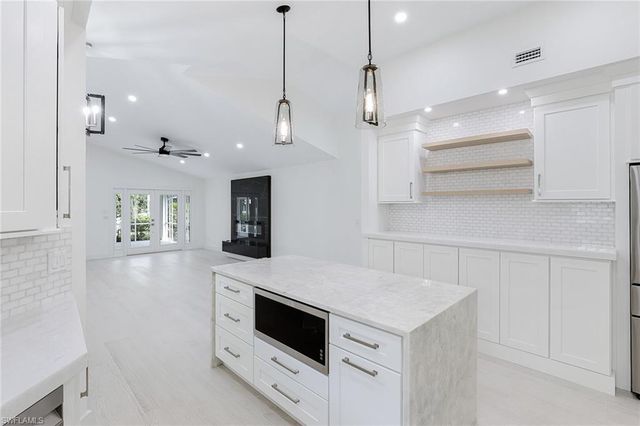 116 Fountain CIR, Naples, FL 34119