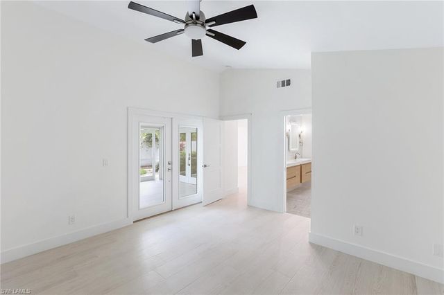 116 Fountain CIR, Naples, FL 34119