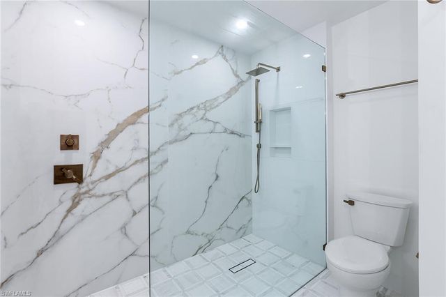 116 Fountain CIR, Naples, FL 34119