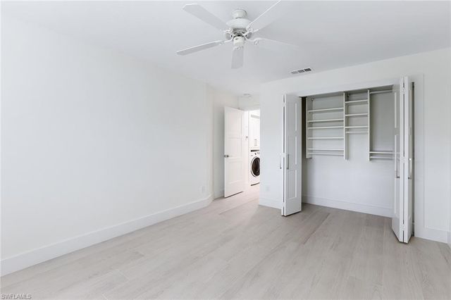 116 Fountain CIR, Naples, FL 34119