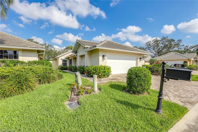 116 Fountain CIR, Naples, FL 34119