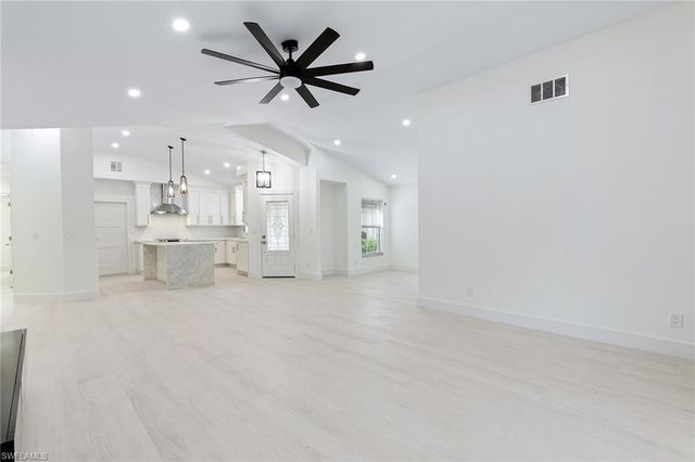 116 Fountain CIR, Naples, FL 34119