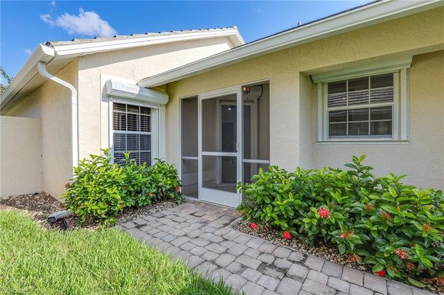 116 Fountain CIR, Naples, FL 34119