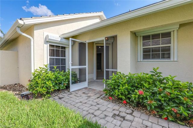 116 Fountain CIR, Naples, FL 34119