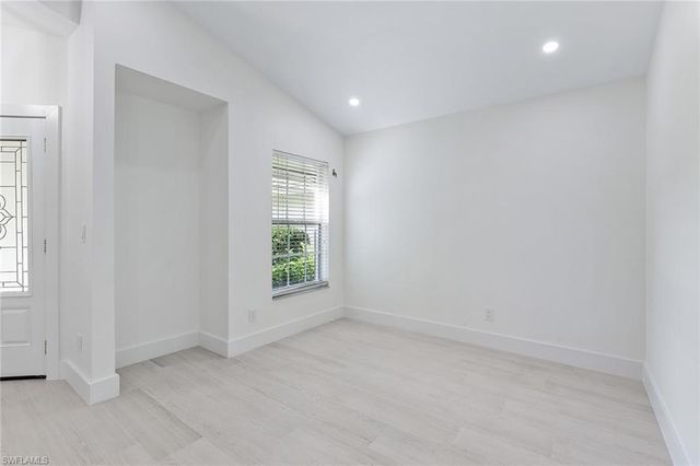116 Fountain CIR, Naples, FL 34119