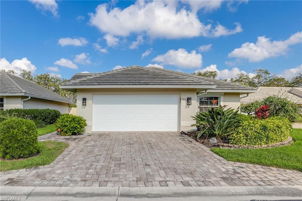 116 Fountain CIR, Naples, FL 34119