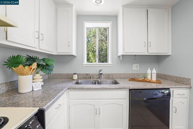 1117 Golden Rain Rd 1, Walnut Creek, CA 94595