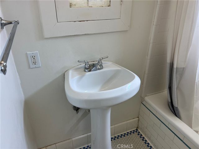 136 Poinsettia Avenue, Monrovia, CA 91016