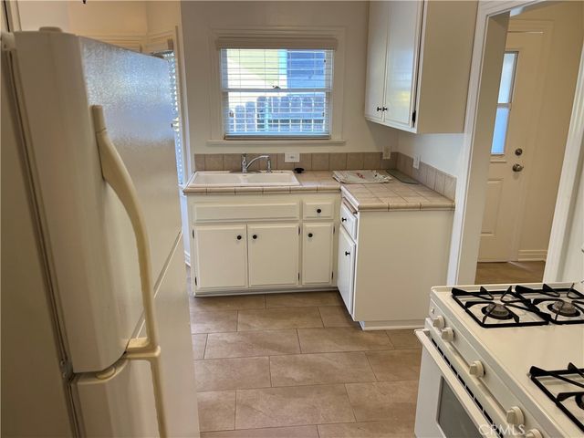 136 Poinsettia Avenue, Monrovia, CA 91016