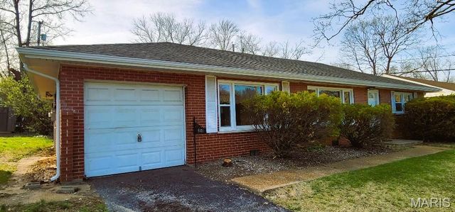 8419 Falmouth Drive, St Louis, MO 63121