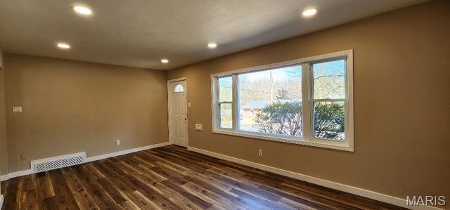 8419 Falmouth Drive, St Louis, MO 63121