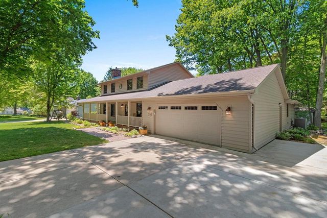 500 E EAGLE TERRACE, Green Bay, WI 54313