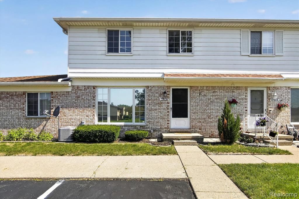 37638 Colonial Drive, Westland, MI 48185