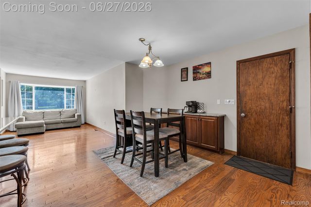 2752 Red Arrow Drive, Commerce Charter Township, MI 48382