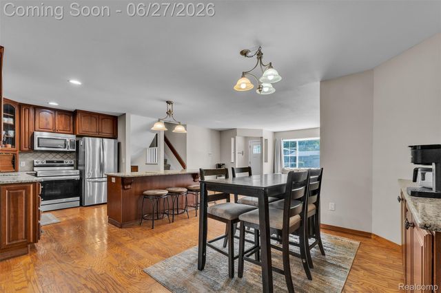 2752 Red Arrow Drive, Commerce Charter Township, MI 48382