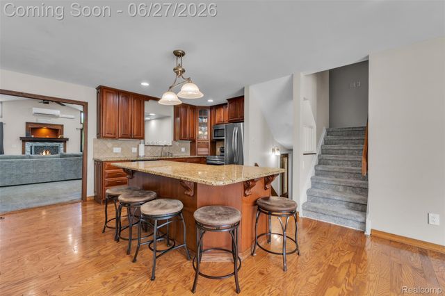 2752 Red Arrow Drive, Commerce Charter Township, MI 48382
