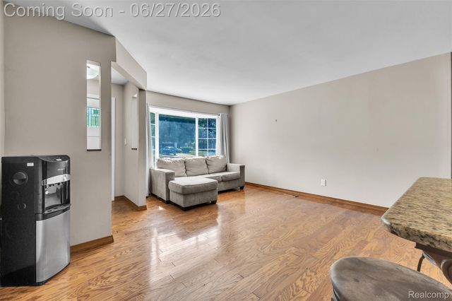 2752 Red Arrow Drive, Commerce Charter Township, MI 48382