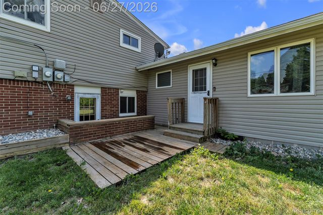 2752 Red Arrow Drive, Commerce Charter Township, MI 48382
