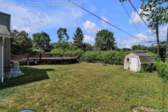 2752 Red Arrow Drive, Commerce Charter Township, MI 48382