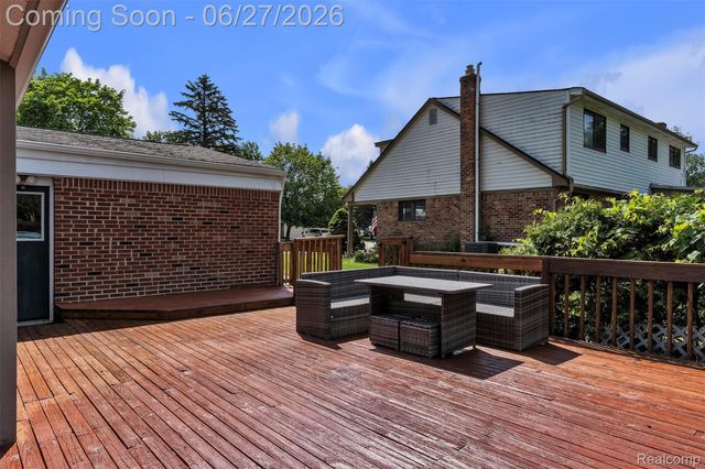 2752 Red Arrow Drive, Commerce Charter Township, MI 48382