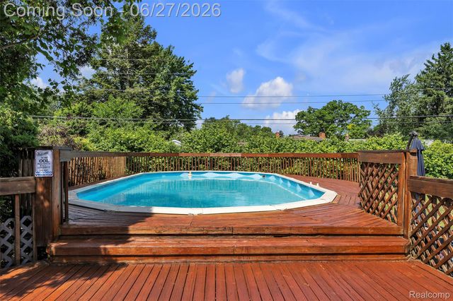2752 Red Arrow Drive, Commerce Charter Township, MI 48382
