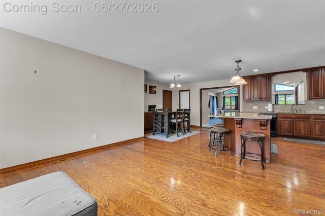 2752 Red Arrow Drive, Commerce Charter Township, MI 48382