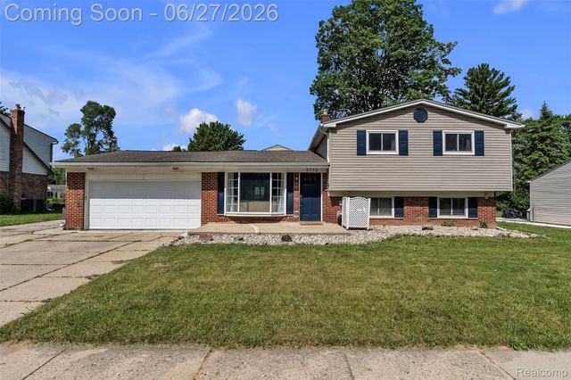 2752 Red Arrow Drive, Commerce Charter Township, MI 48382