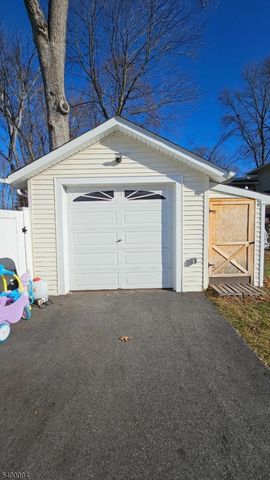 421 Lincoln Ave, Pompton Lakes Boro, NJ 07442