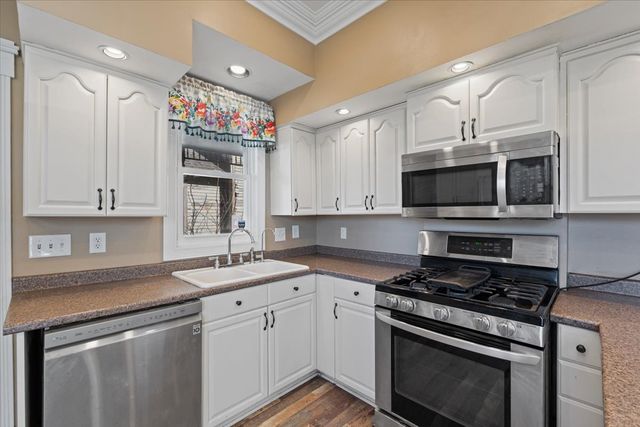 1517 9 Avenue, Rock Island, IL 61021