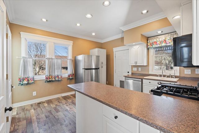 1517 9 Avenue, Rock Island, IL 61021