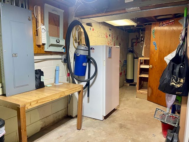 37020 N HELEN Drive, Lake Villa, IL 60046