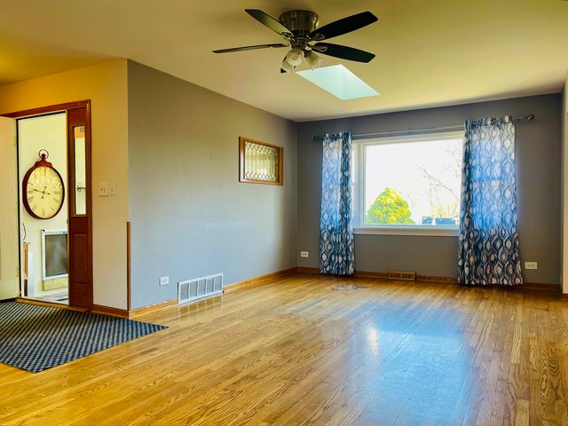 37020 N HELEN Drive, Lake Villa, IL 60046