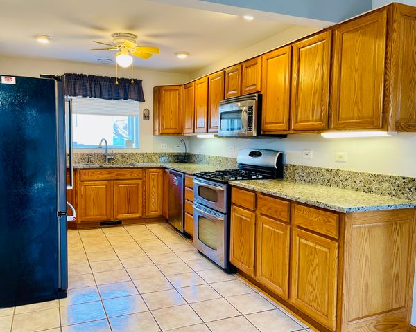 37020 N HELEN Drive, Lake Villa, IL 60046