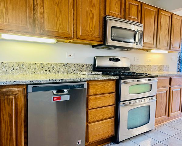 37020 N HELEN Drive, Lake Villa, IL 60046